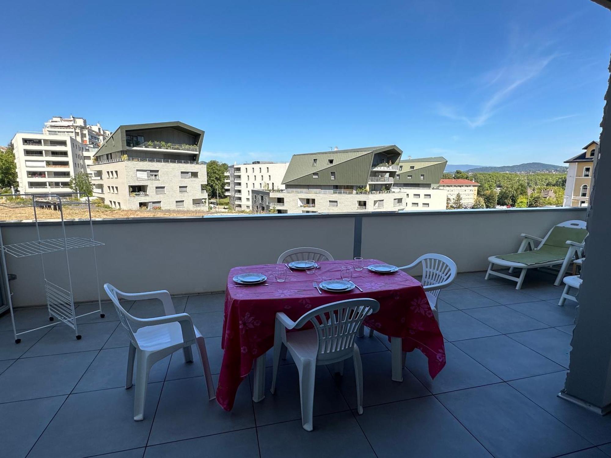 A La Belle Quatrieme Etoile Lägenhet Annecy Exteriör bild